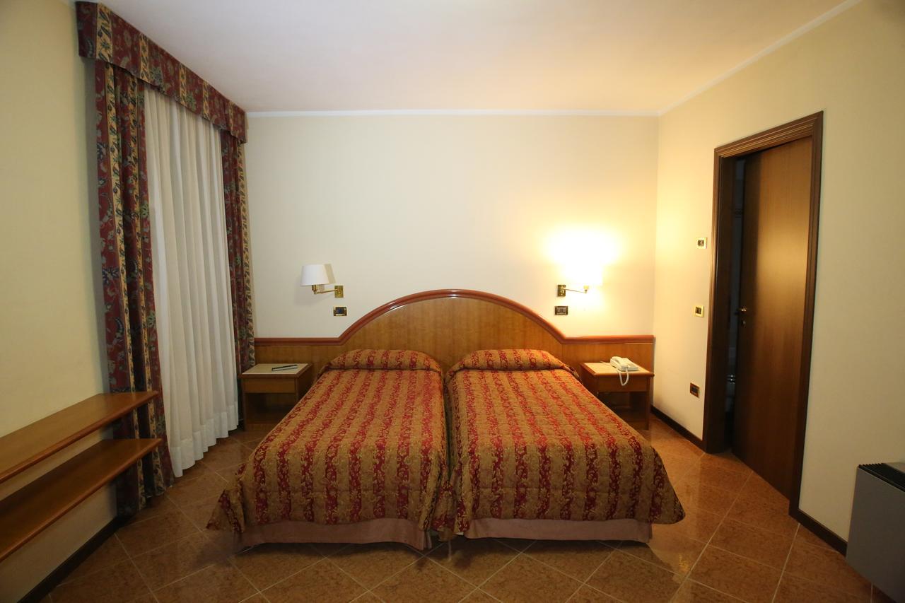 Hotel Paris Castel Goffredo 외부 사진