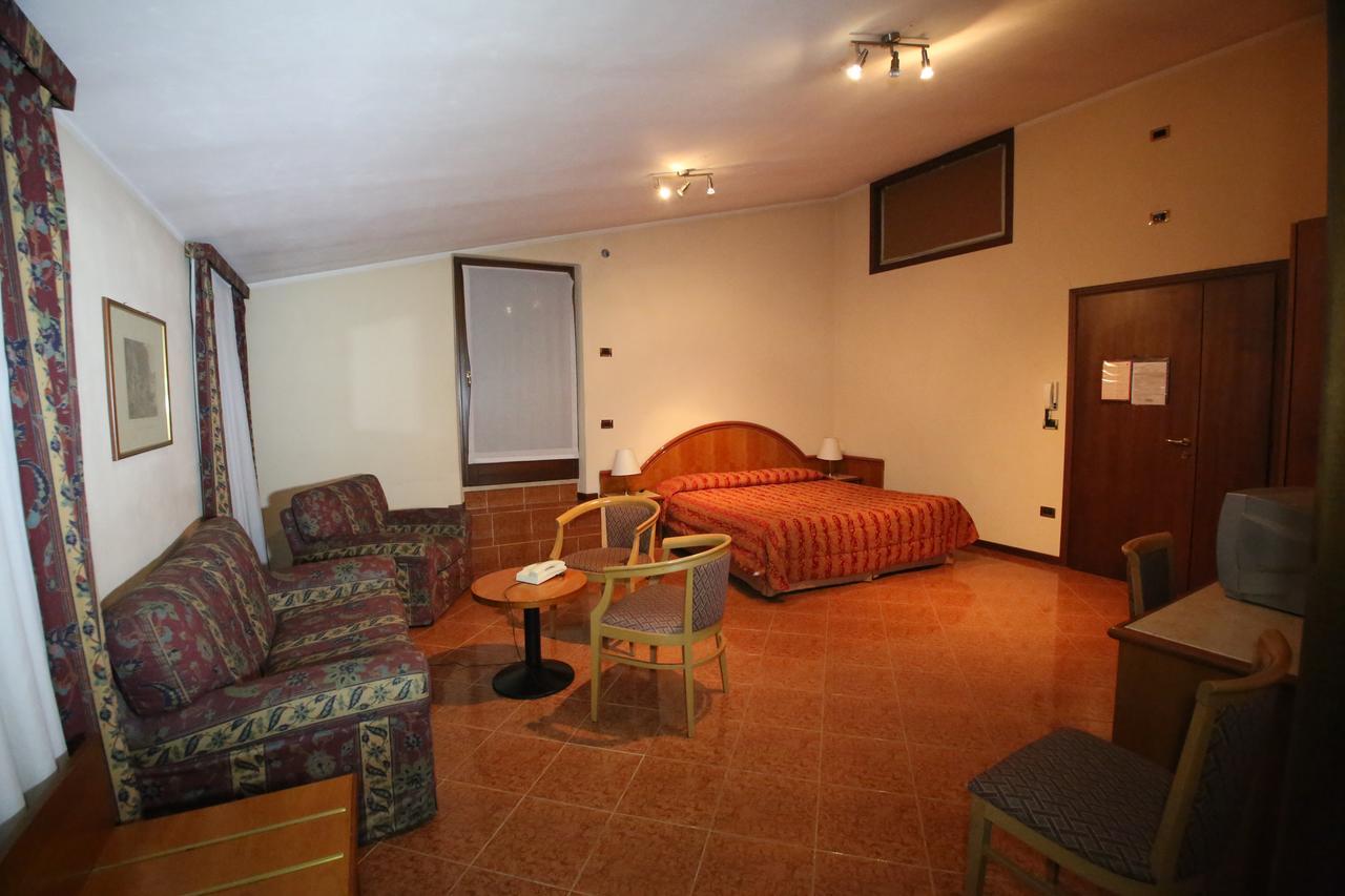 Hotel Paris Castel Goffredo 외부 사진